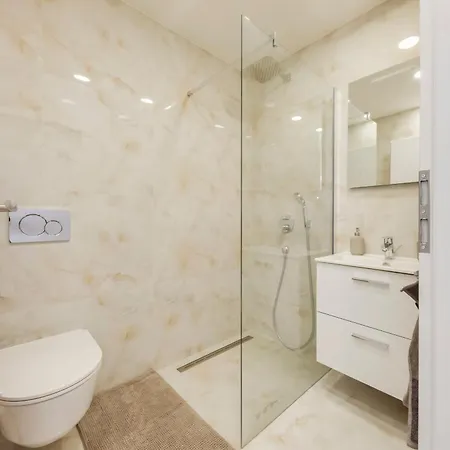 Apartment Premium Nearby Centre